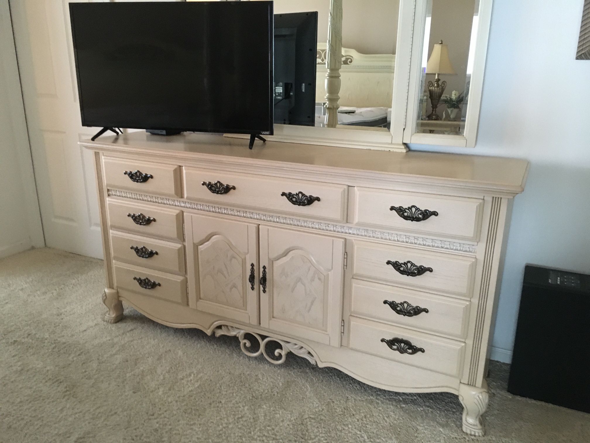 King Solid Wood Complete Bedroom Set -Reduced To Sell By Thanksgiving