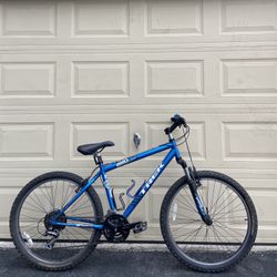 Trek 820 Mountain Bike – 18” Frame – 21-Speed – 26” Wheels