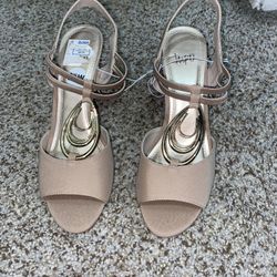 Beige Heeled Slingback Sandals With Gold Accent