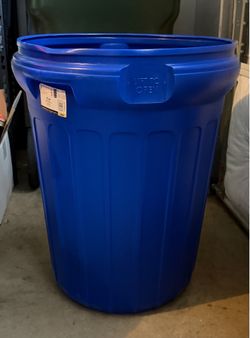 (2) 32-Gallons Blue Plastic Outdoor Recycling Trash Can/Indoor Use