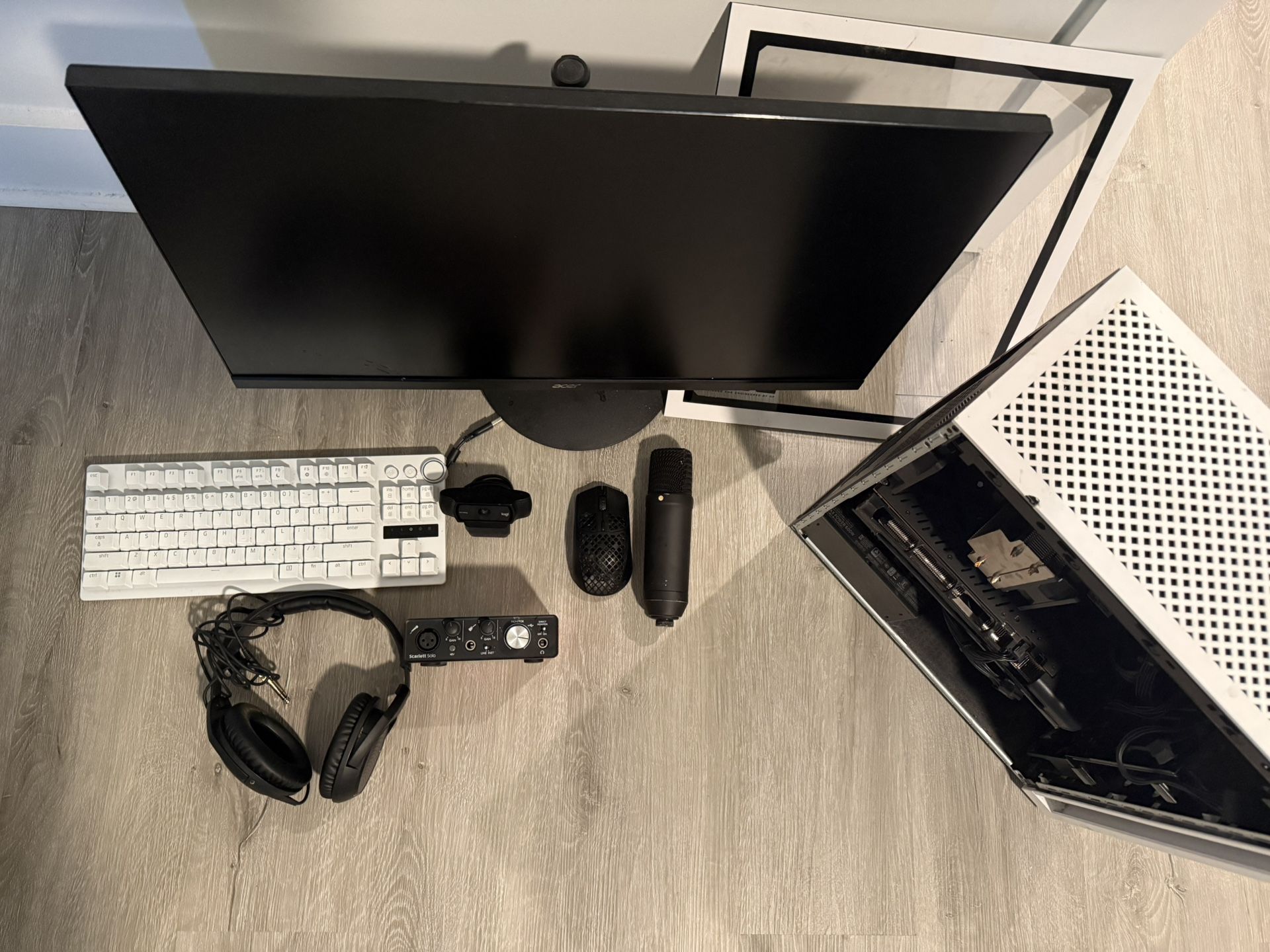 GAMING PC AND STUDIO MICROPHONE SETUP BUNDLE 