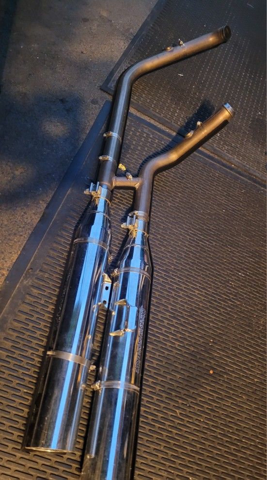 Harley-Davidson  (contact info removed)8 OEM Harley-Davidson Softail exhaust slip-on muffler.