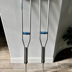 Adjustable Crutches 