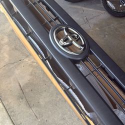 Toyota Tundra Grill Insert 2015 