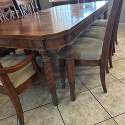 EXTENDABLE TABLE WITH 8 CHAIRS