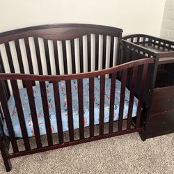 Baby Crib With Changing Table 