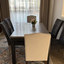 Dining table with 6 Chairs