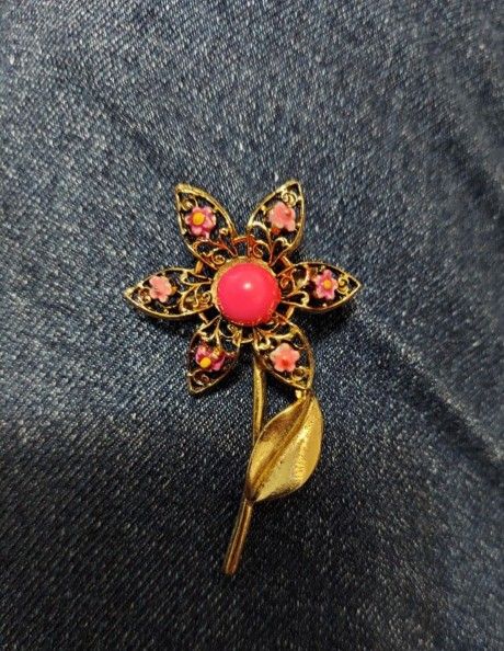 Vintage Gold Tone Pink Flower Brooch