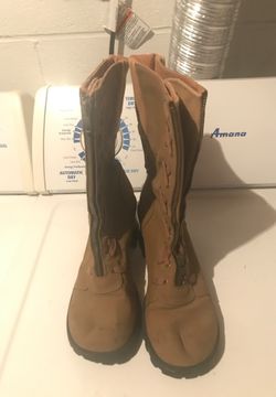 Women’s boots size 8