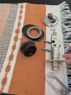 Deadbolt lock set