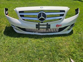 2014-2017 Mercedes-Benz B-250e complete front bumper with grills and turn signal...