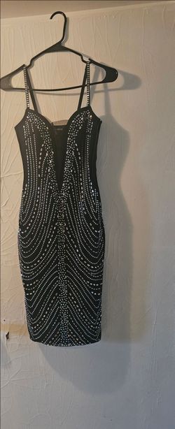 Fashion nova black dress very elegant perfect for a date night, night w/girls
