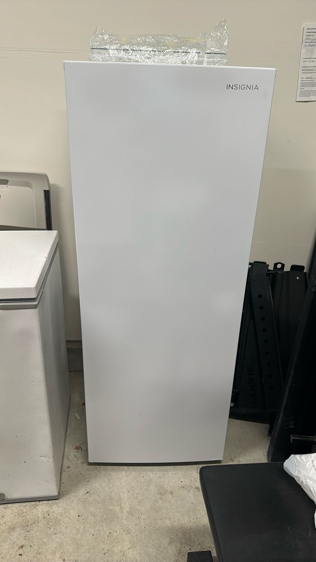 Up Right Freezer With Adjustable Shelves