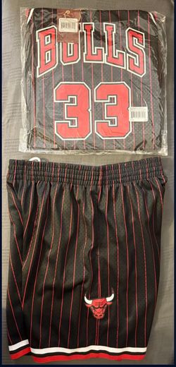 100% Authentic New with Tags - 1995-96 Scottie Pippen Chicago Bulls Jersey &  Shorts (Alternate)- Large