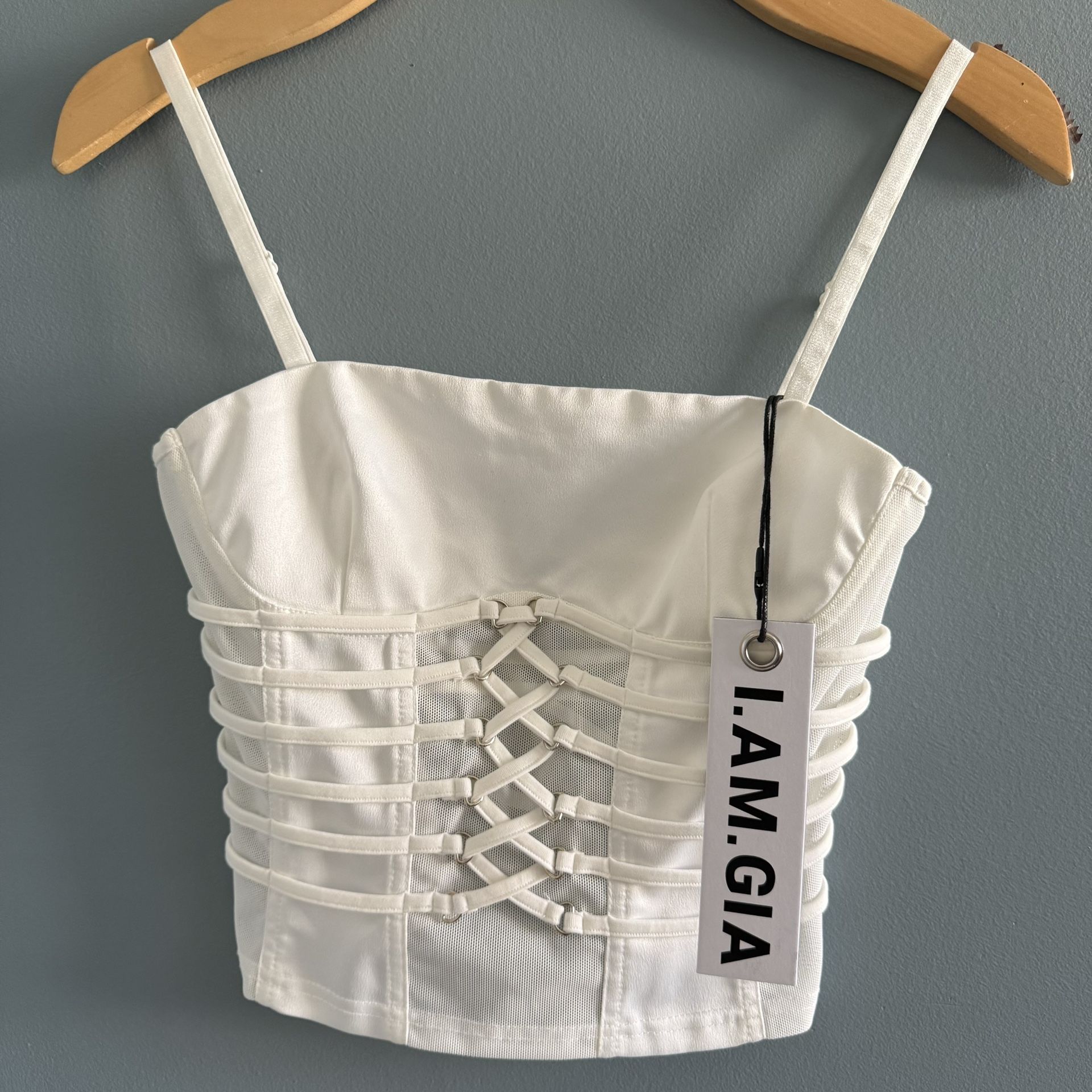 https://offerup.com/redirect/?o=SS5BTQ==.GIA White Angelica Corset Top