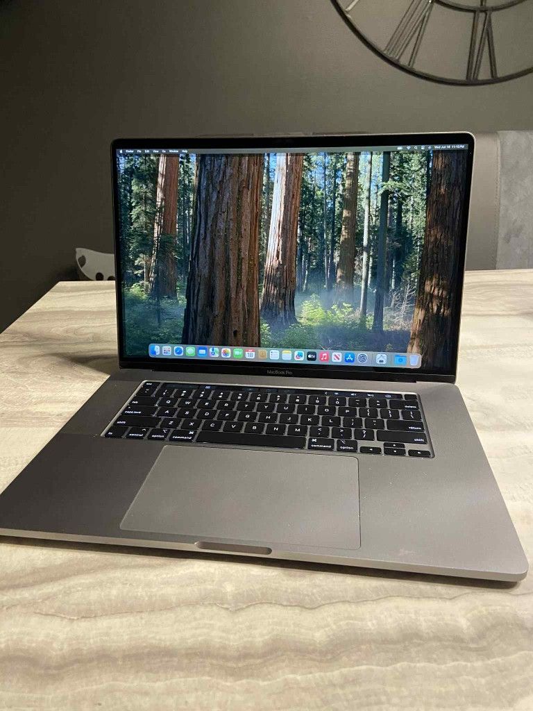 MacBook Pro 16" I7 512gb