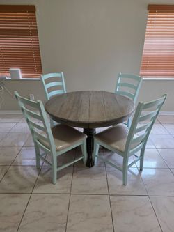Extendable Dining Table (Seats 4-6) and 4 Chairs