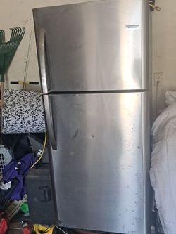 Refrigerator stainless