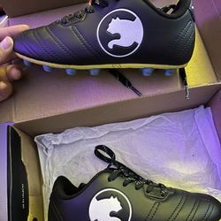 PUMA SOCCER SHOES SIZE 12