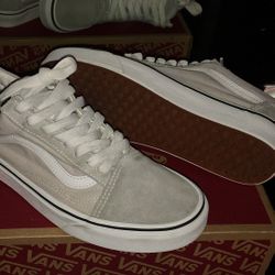 Light Grey Vans w/8