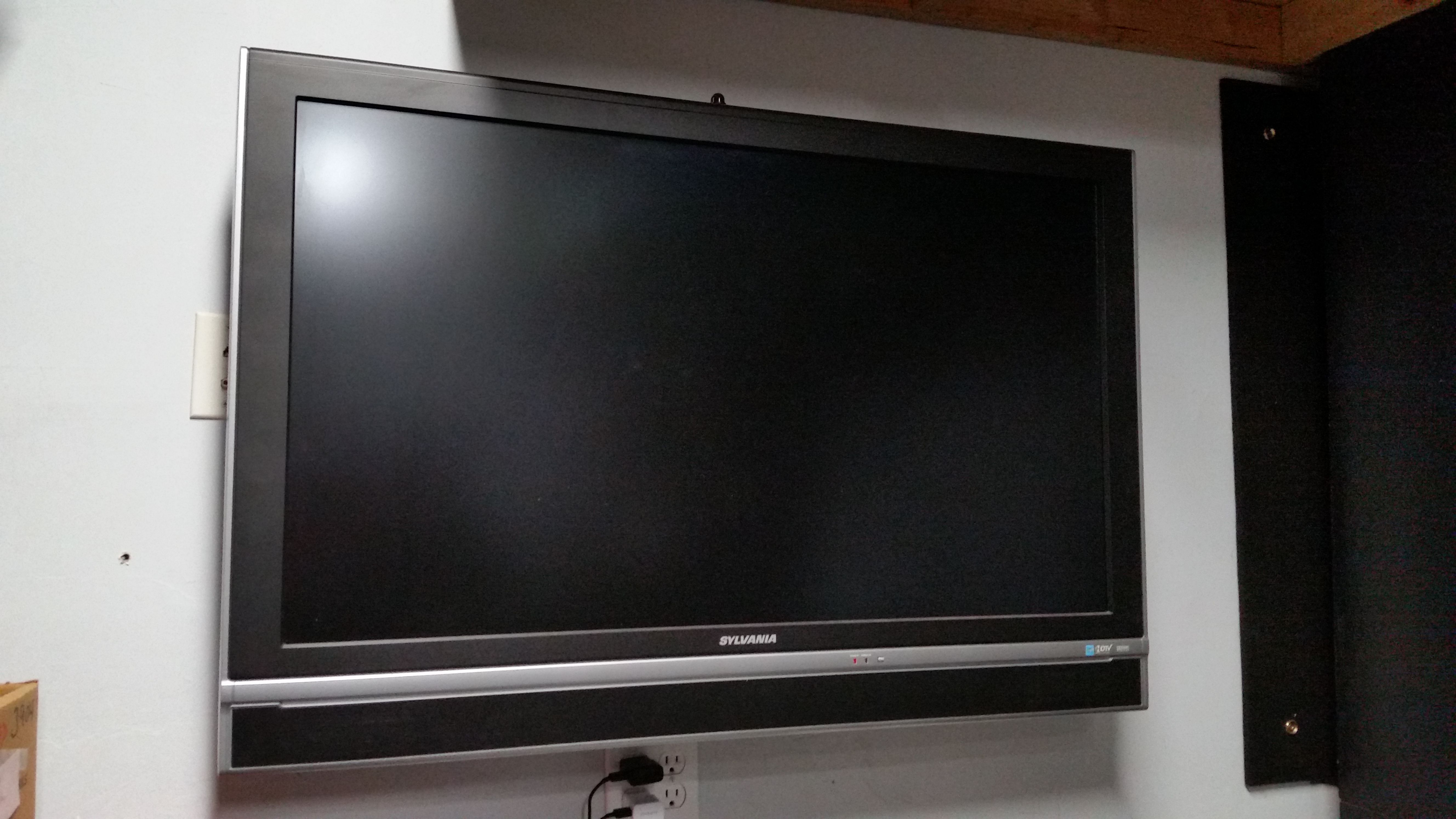 Sylvania LC420SS8 42in LCD HDTV