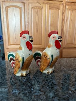 Vintage Large Chicken Rooster Ceramic Porcelain Figurine Pair of Salt and Pepper Shakers. Size approximately 5 inches tall. Preowned excellent condi