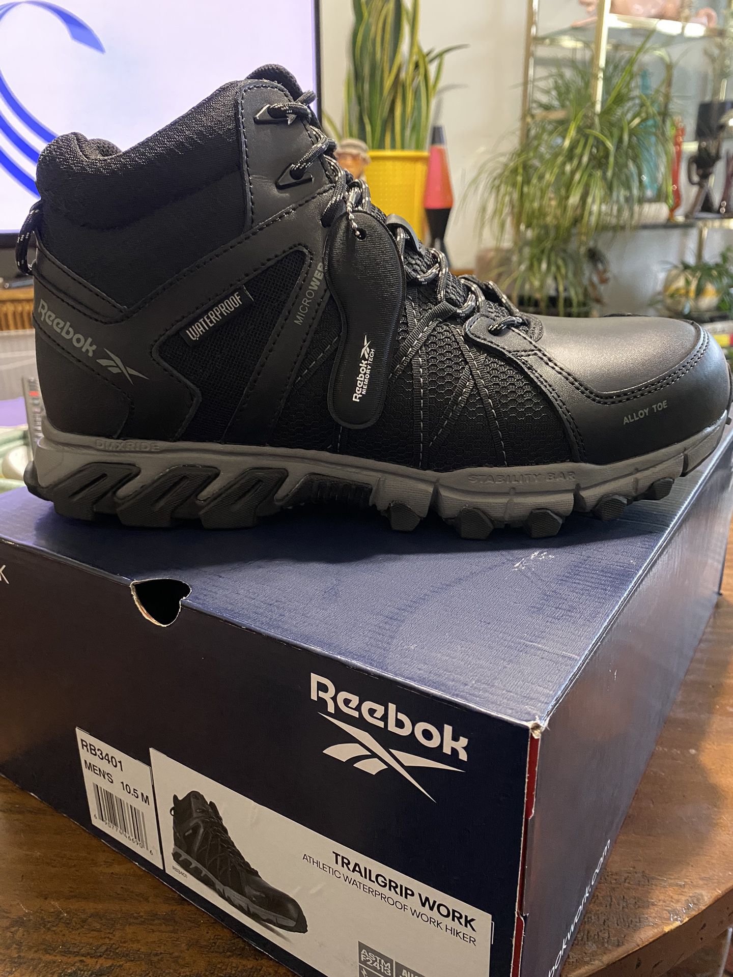 Reebok 10.5 Men Work boots 