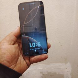Broken Screen On iPhone 16