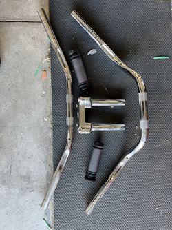 2009 HD Night Train OEM Handle Bars & Risers . (like New)