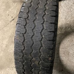 One Tire LT 275 70 18