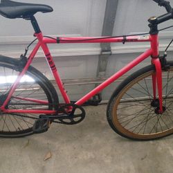 SE Bikes Draft Lite single-speed/fixed-gear road bike. 