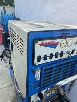 Carpet cleaning machine