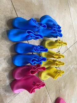 Girls rain boots size 26 - USA 8 toddler