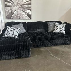 BEAUTIFUL  LIVING ROOM SET ASK FOR JOSE SE HABLA ESPAÑOL MARCAME AL 214-881-6021 