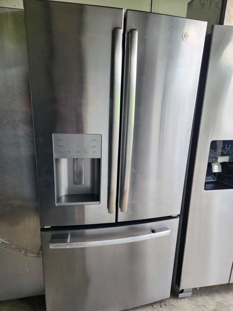 3-door refrigerator, 33 cm wide by 68.5 cm high and 29 cm deep, in good condition, 3-month warranty