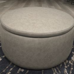 Roumd Storage Ottoman in Bonded Leather