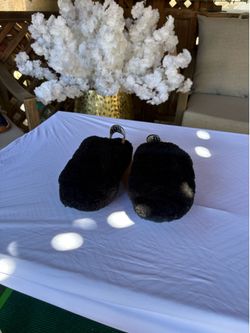 Ugg fluff slide size 8 woman