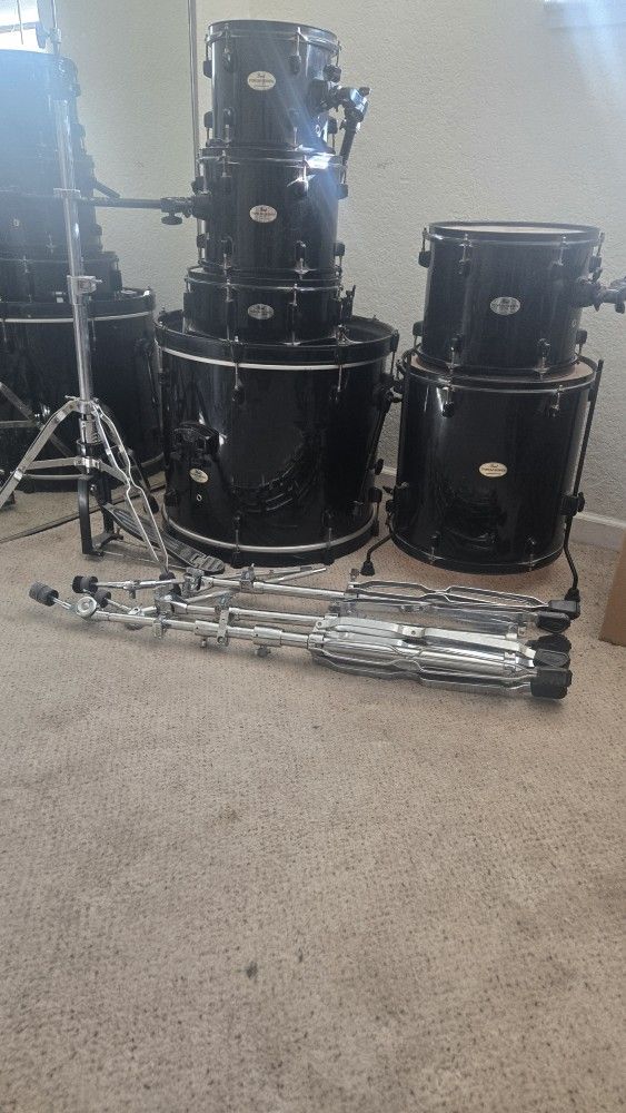 Pearl Forum 6pc Kit, With Pdp Hi Hat And Cymbal Stands