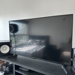 INSIGNIA 43” LED TV FULL HD 1080P MULTIPLE HDMI