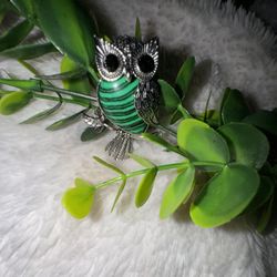 New malachite Retro -style Owl Pendant w/ onyx eyes