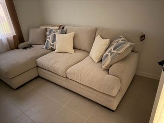 Sofa in great condition/great price
