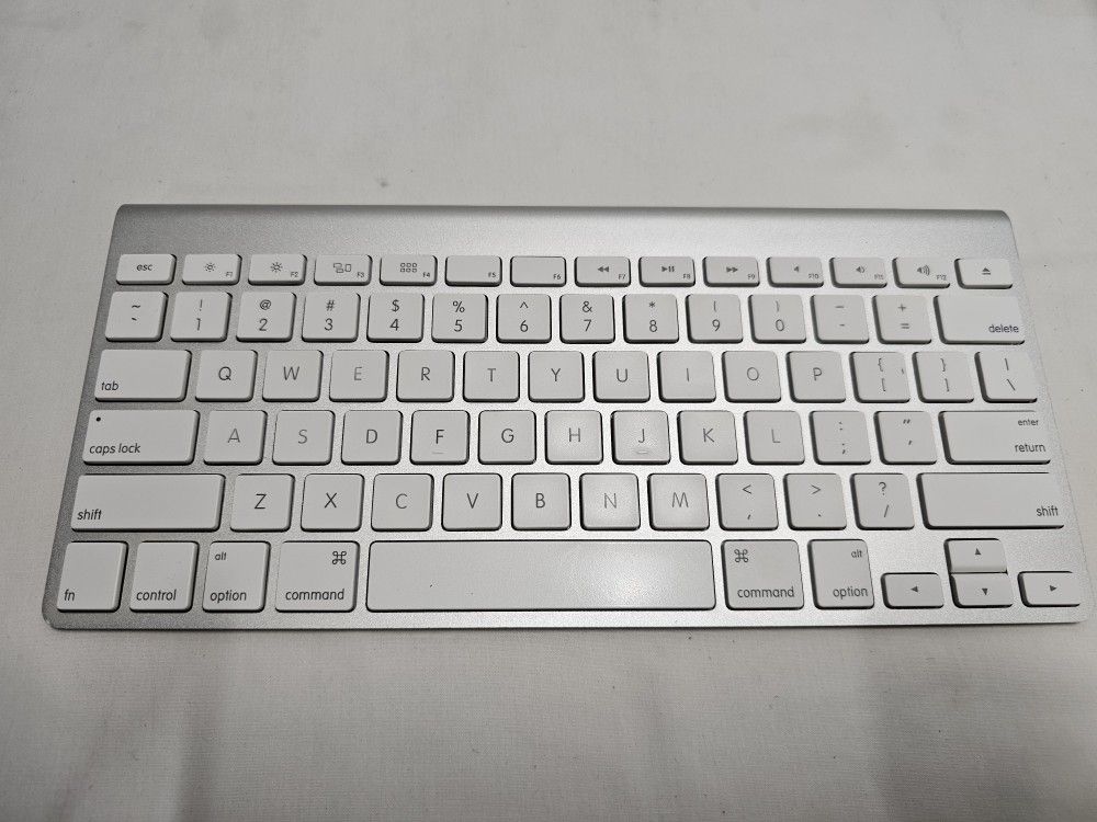 Apple Magic Keyboard A1314 Bluetooth Wireless Keyboard (Used)