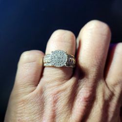 10k Gold & Diamond Ring