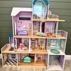 Huge Doll House 