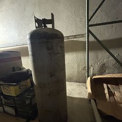 100 Gallon Propane Tank 