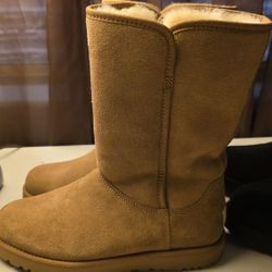 Boot Women's Size 5. 