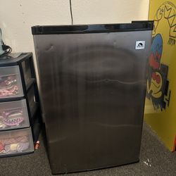 Igloo Mini Fridge