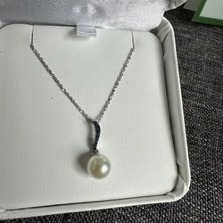 SPRING  SALE🌸 DIAMONDS! Na Hoku Pearl Factory 14k white gold pendant with blue diamonds and a rare green 7.3 mm Akoya pearl