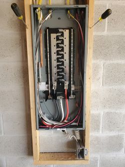 Se necesita electricista para cablear casa en brandom tampa.