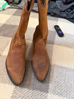 Men’s cowboy boots size 10D